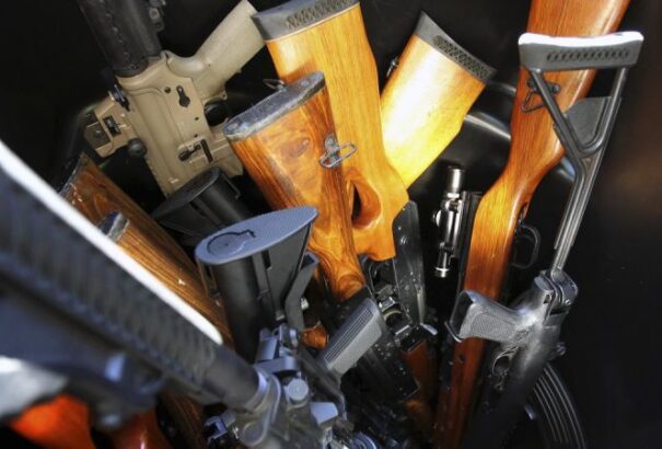 Egész fegyverarzenált felvonultató férfit kapcsoltak le a magyar terrorelhárítók