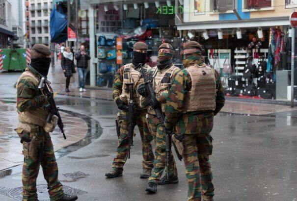 Fokozatosan eltűnnek a katonák a belga utcákról és állomásokról