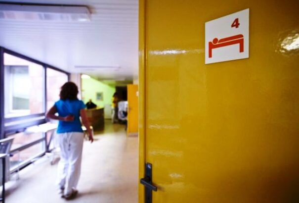 Kevés az orvos és a kórházi ápoló, a minisztérium a pályakezdőket motiválná