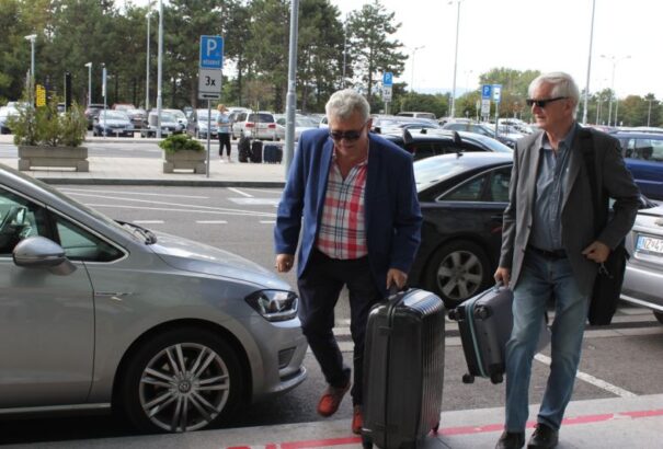 A Krímbe utazó parlamenti képviselő végül egyedül szállt fel a gépre