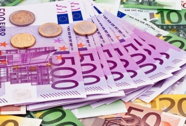 Az alkalmazottak fizetésének több mint a fele az állam zsebében landol