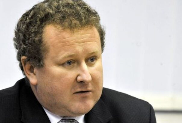 A tavalyi energiabotrány miatt lemondásra kényszerült, ma jó pénzért szakvéleményeket készít a rendőrségnek