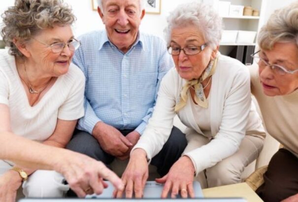 Szociális pszichológus: Ha többet beszélgetnénk az idősekkel, akkor nem lenne a parlamentben a Smer