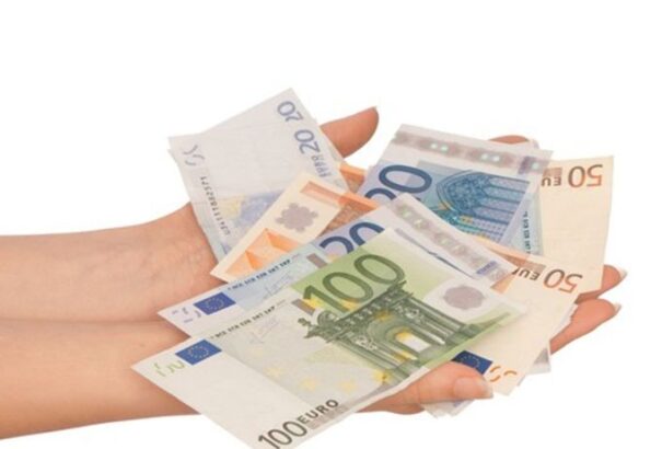 Ezer euró fölé kúszott a szlovákiai átlagbér