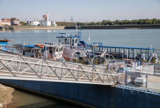 Újra üzembe helyezhetik az alkalmatlannak minősített öreg kompot Keszölcés és Vajka között