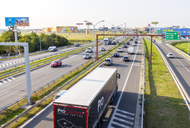 Jövőre sem drágulnak az autópálya-matricák