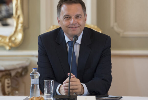 Ivan Mikloš: Ficonak büntethetetlenség kell, ezért kétségbeesésében Kažimírt indítaná az elnökválasztáson