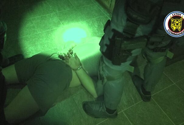 55 elitkommandós és több tucat rendőr vett részt a gútai rajtaütésben – Képek