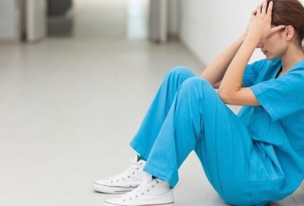 Egészségügyi nővérek: Adjatok nekünk 1600 eurót, és akkor nem megyünk sehova!