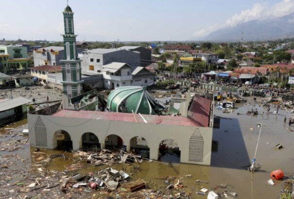Szökőár Indonéziában: Csaknem a kétszeresére emelkedett tegnap óta a halálos áldozatok száma