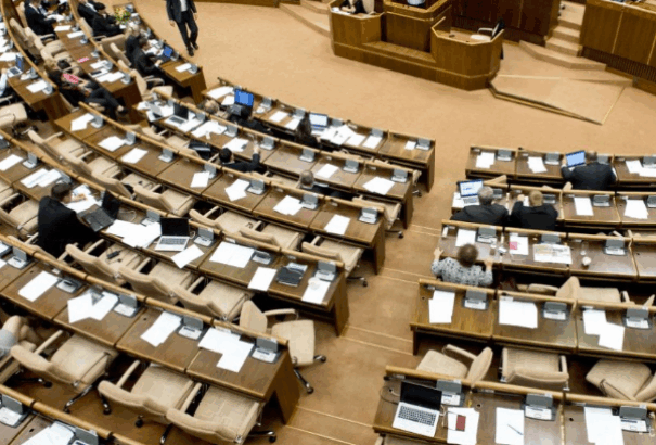 Ismeretlen eredetű anyagot tartalmazó borítékokat küldtek a parlamenti képviselőknek
