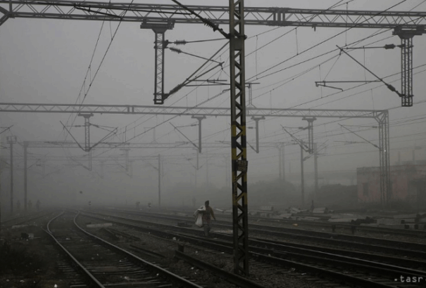 Teljesen összeomlott a vasúti közlekedés Pozsonyban. Órákat késtek a vonatok