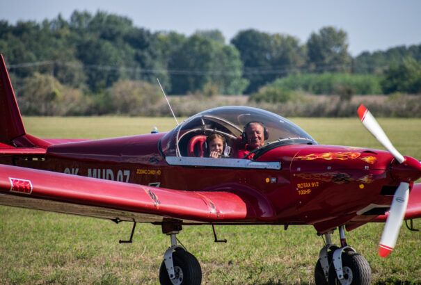 „Itt a tavasz! Irány az ég!” – Ismét repülős napot szerveznek Csilizpatason