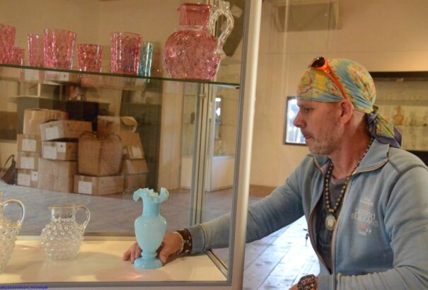 Tűzben született szépség – minden, amit a régi üvegről tudni kell (Interjúval)