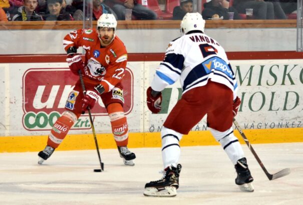 Miskolci hokibalhé: Ma Gyetván lépnek pályára a Jegesmedvék, várják a szurkolókat is