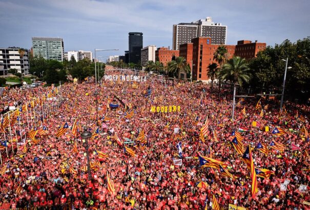 Több, mint egymillióan vonultak utcára Barcelonában, hogy a katalán függetlenségért tüntessenek
