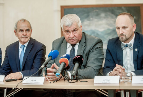 A megyéknek nincs pénzük az útjavításra, Viskupič szerint állami támogatásra van szükség