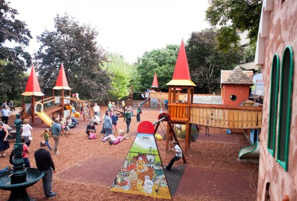 Szlovákiai és magyar települések összefogásával épülnek játszóterek