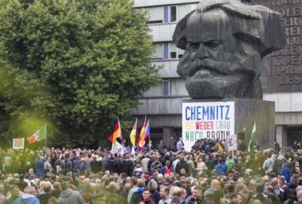A chemnitzi tüntetéseken 18 ember sérült meg, vasárnap is tartanak megmozdulásokat