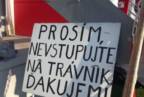 Az Anderlecht edzője: Hallottunk a nagyszombati gyepről…