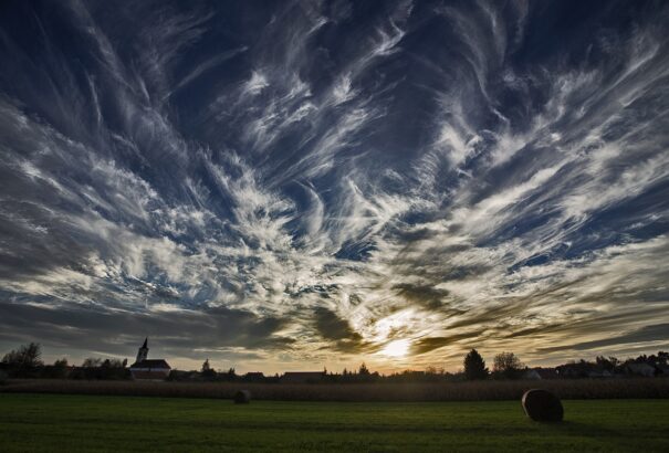 Egyelőre marad a változékony idő