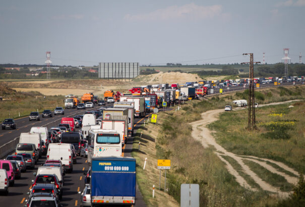 Kiszámították, hány órát ülünk évente a dugókban és mennyibe kerül mindez számunkra