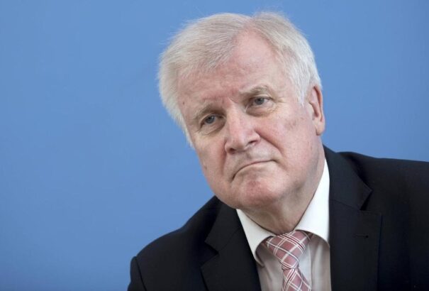 Seehofer: továbbra sincs tartós európai megoldás a migrációs válságra