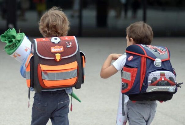 Szakorvos: 2,5 kilónál nem lehet nehezebb az elsősök iskolatáskája
