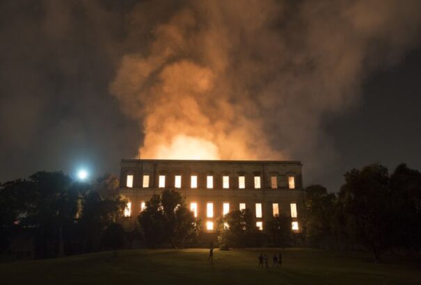 A tűz martalékává vált a Rio de Janeiró-i Nemzeti Múzeum