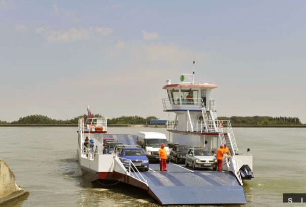 Bizonytalanná vált a vajkai komp sorsa, szerződést bontott a két állami vállalat