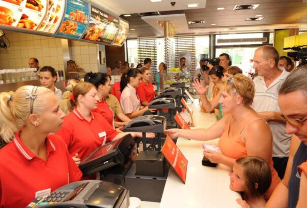 Felmérés: Budapesten kell a legtöbbet dolgoznia a diáknak havi lakásbérletért – Bécsben a legkevesebbet