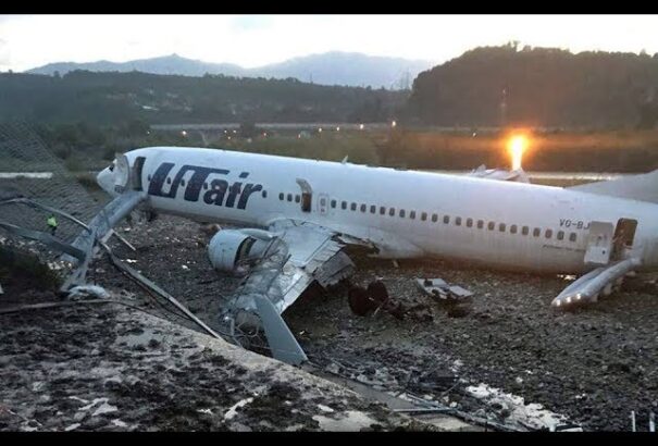 Lement a kifutópályáról, majd a folyóban landolt egy orosz utasszállító
