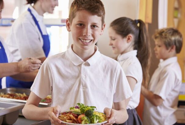 Januártól ingyenes lesz az ebéd az alapiskolásoknak és a nagycsoportos ovisoknak