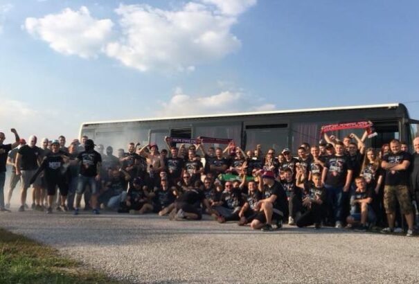 Szlovák ultrák balhéztak Miskolcon a hokimeccsen, senkit sem kíméltek