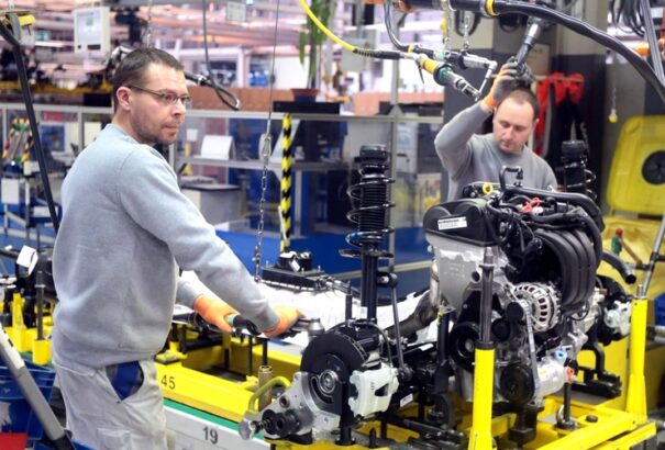 Csaknem hárommilliárd eurót fizettek a cégek a szlovák államkasszába. A németek a legtöbbet