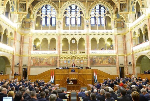 Magyar Országgyűlés: Elfogadták a Sargentini-jelentést visszautasító határozatot