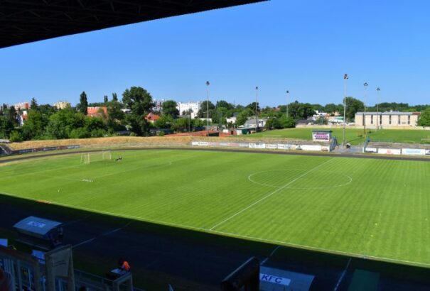 Aláírták a szerződést, indulhat a stadion-projekt Komáromban