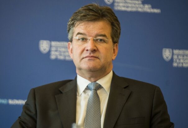 Lajčák kibukott Dankóra,  mert az SNS vezére más külpolitikai utakon jár