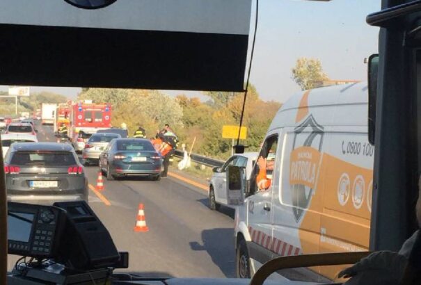 Óriási dugóval indul a hétvége a Pozsonyból hazafelé tartóknak