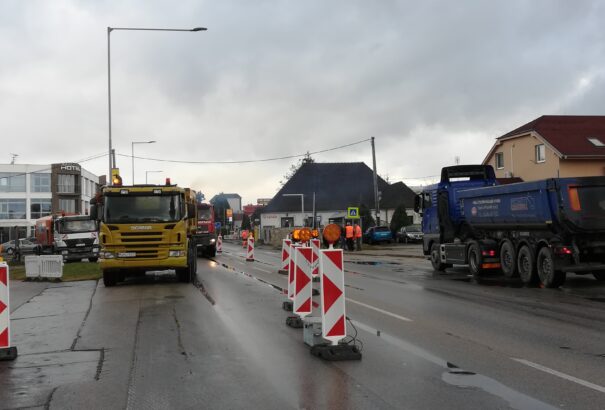Sofőrök figyelmébe: fennakadásokra kell számítani Somorján – Helyszíni képek