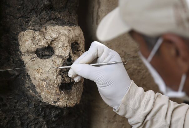 Csaknem 800 éves szobrokra bukkantak Peruban