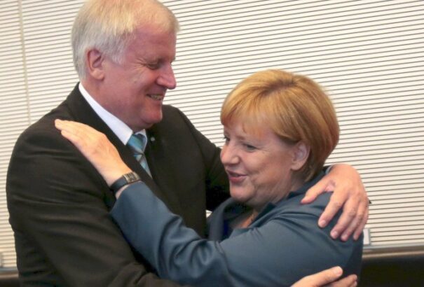Merkel magával ránthatja Seehofert is