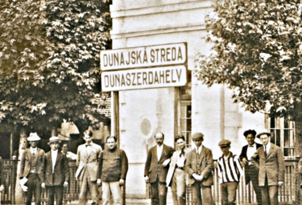 Simon Attila: Meg kell-e nekünk, magyaroknak ünnepelnünk október 28-át?