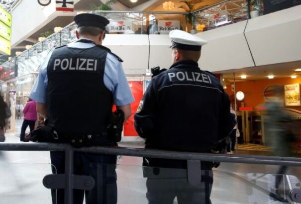 Hét szír és egy német férfi támadt rá egy 18 éves lányra Németországban