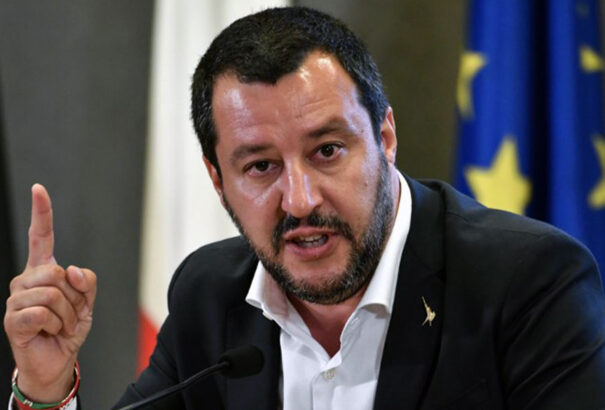 Olaszország kesztyűt dobott Brüsszelnek, Juncker egy újabb görög válságról beszél