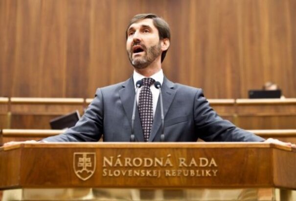 Blanár: A Smer nem akarja a szőnyeg alá söpörni a vietnami emberrablási ügyet