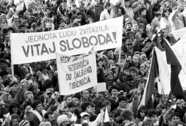 32 éve kezdődött el a „bársonyos forradalom”