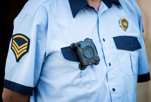 Kamerával felszerelt egyenruhákat kapnak a rendőrök