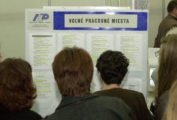 Lassan araszol lefelé az állástalanok aránya