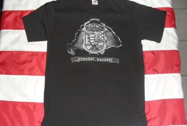 Azonosítani akarja a Nagy-Magyarország térképével díszített pólók viselőit a román rendőrség